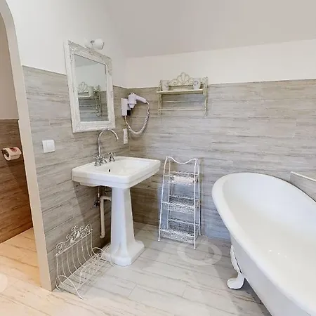 Double Romantique Ferrieres-la-Verrerie